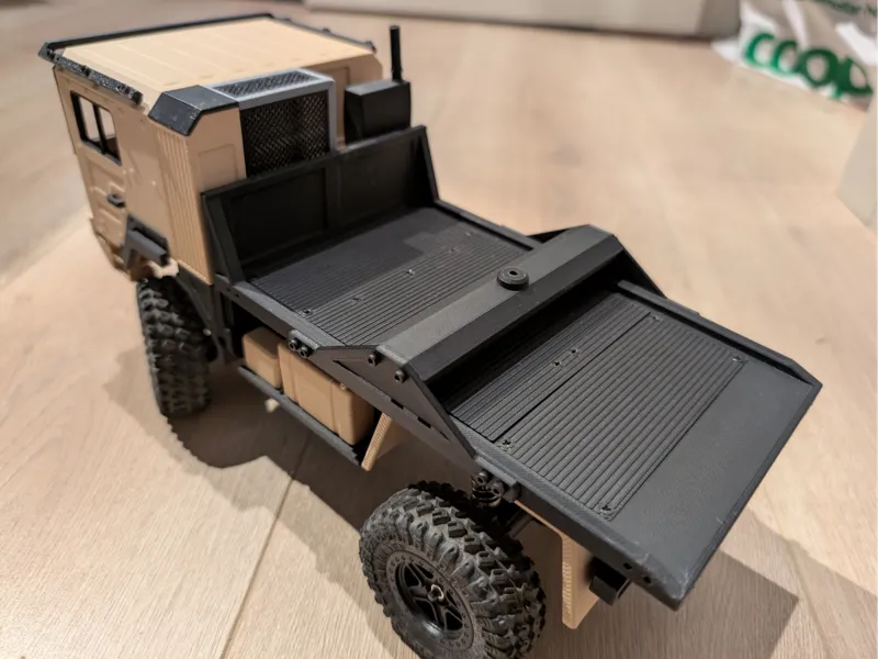 Gooseneck trailer adapter for TRX4M flatbed