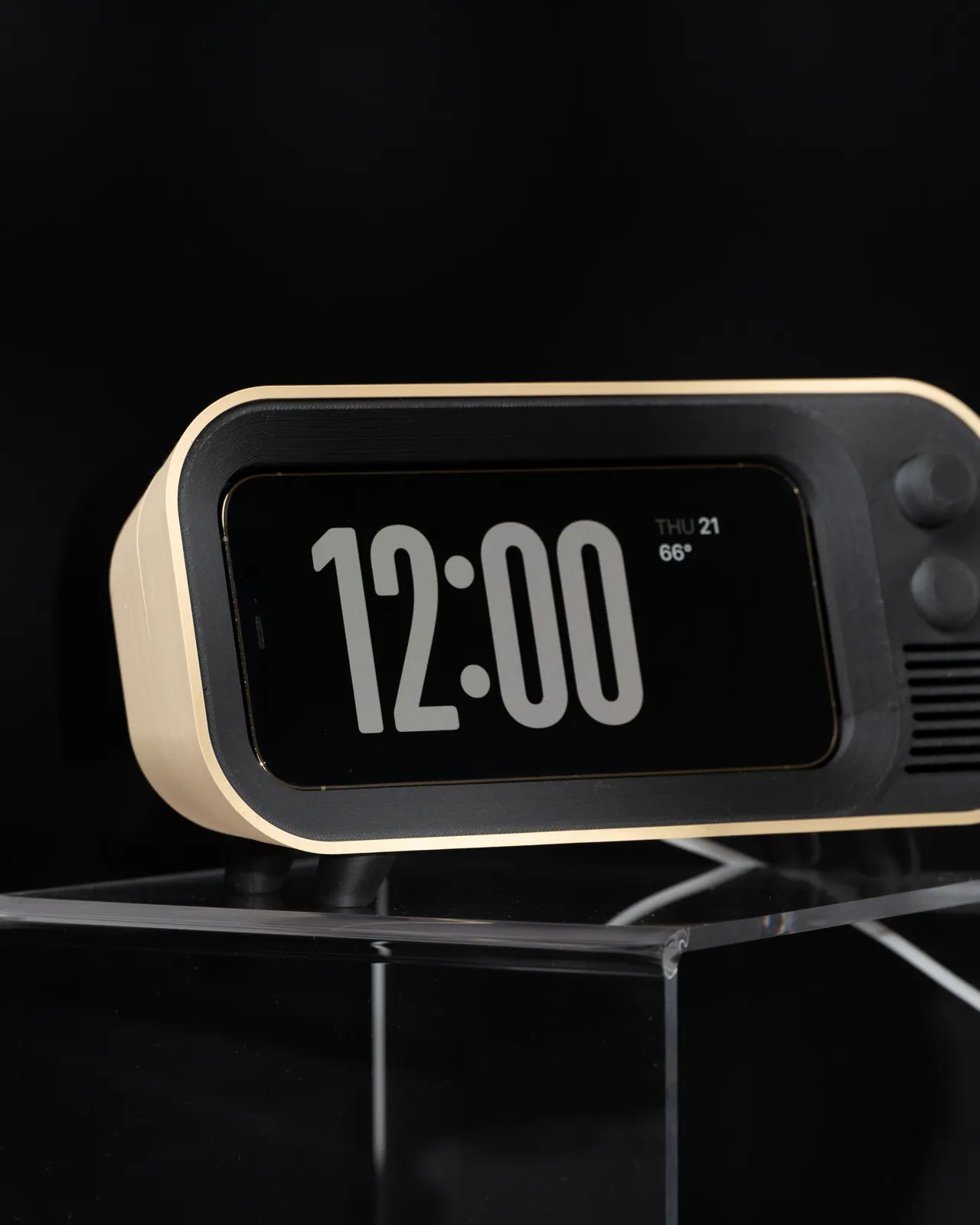 iPhone MagSafe Standby Dock TV by MODERN MACHINE view 3