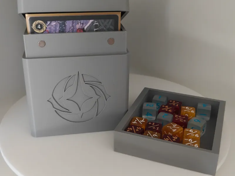 TCG Deckbox mit Lorcana + passender Würfelbox