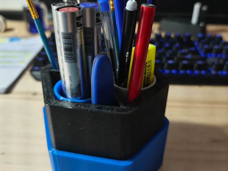 Minimal Pen Holder Stand