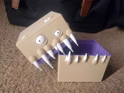 Mimic Deck Box