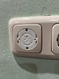 Cache-prise de sécurité enfant (norme Schuko) — photo 1