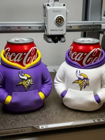 Letrero o emblema decorativo: MINNESOTA VIKINGS HOODIES CAN COOLERS / KOOZIES — vista de referencia 2