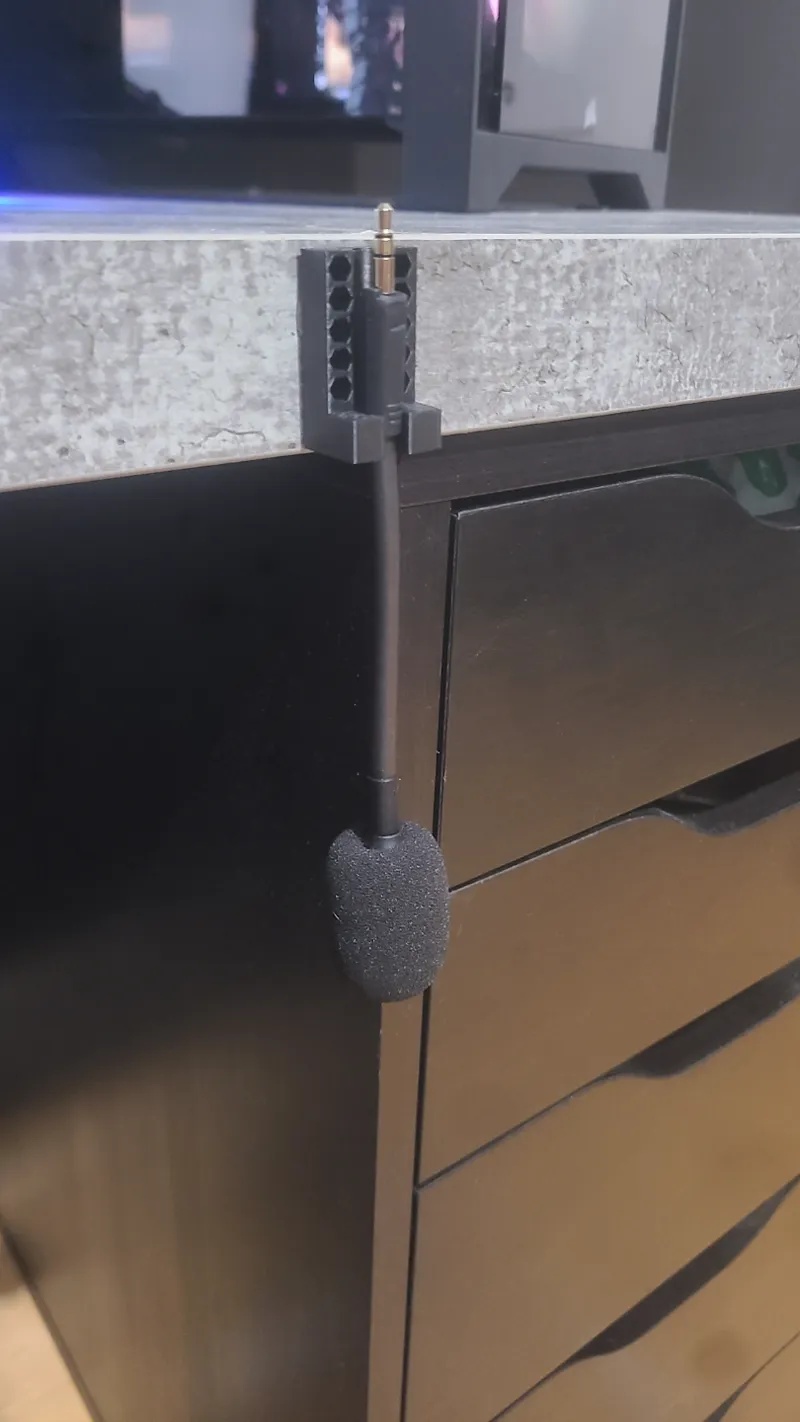 Razer Barracuda X detachable microphone holder