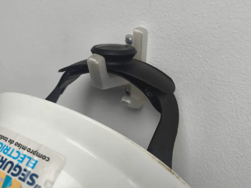Hard hat and glasses wall mount