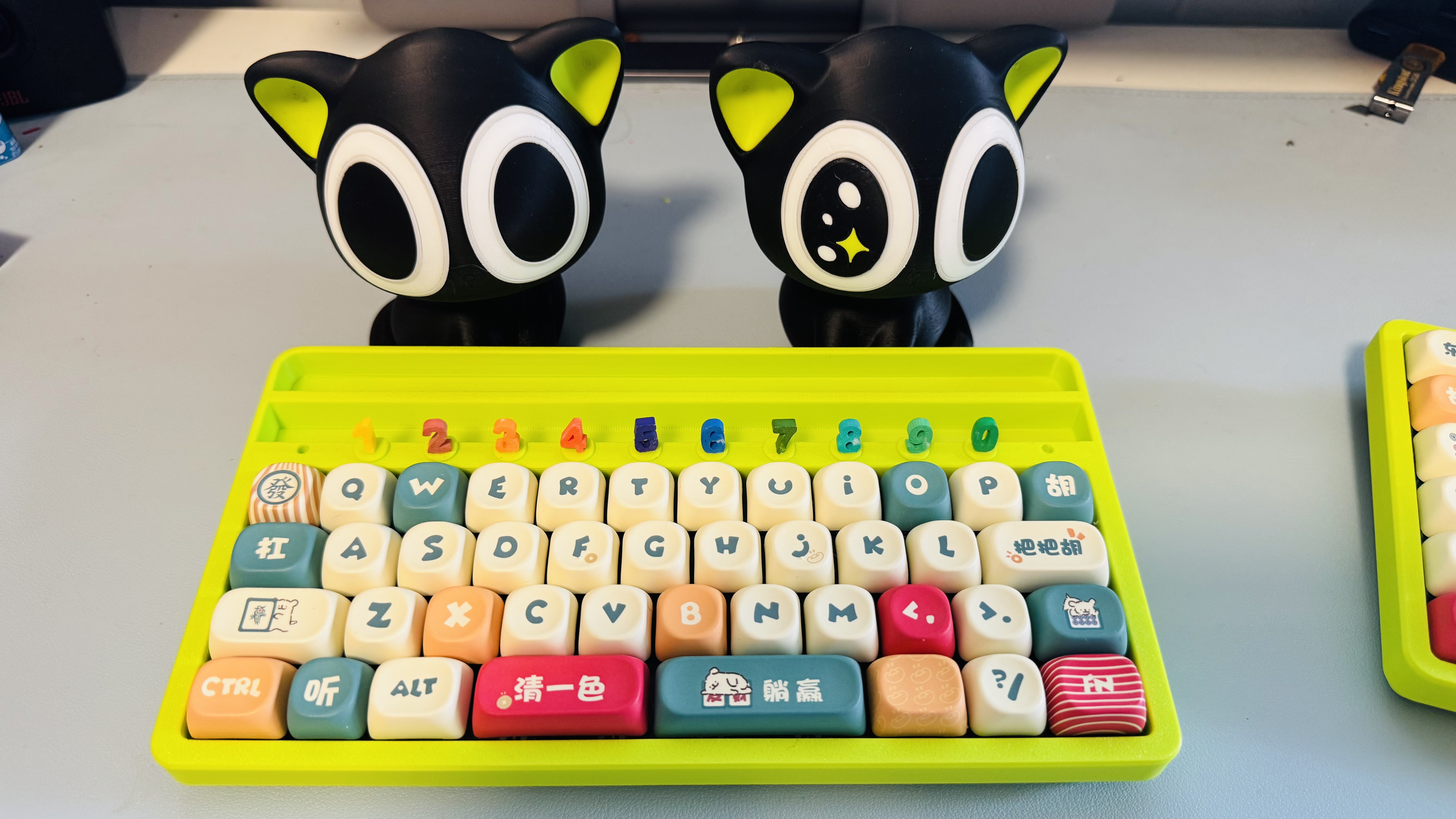 Miniatura 4 do modelo 3D 致生活 TO-LIFE 未成年小键盘