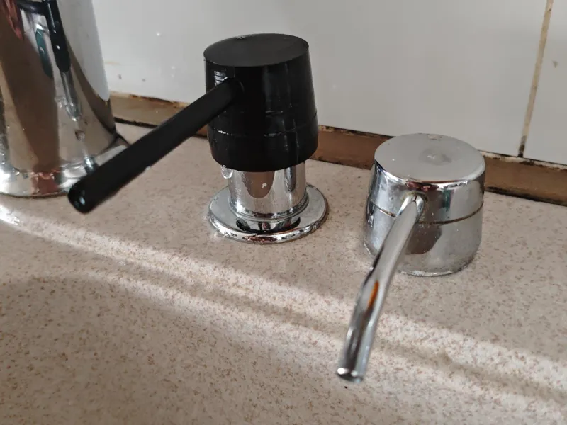 soap dispenser head for kitchen sink