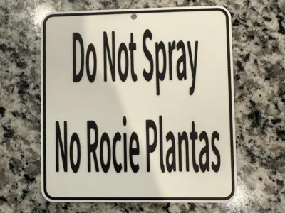 No Spray Yard sign English / Spanish