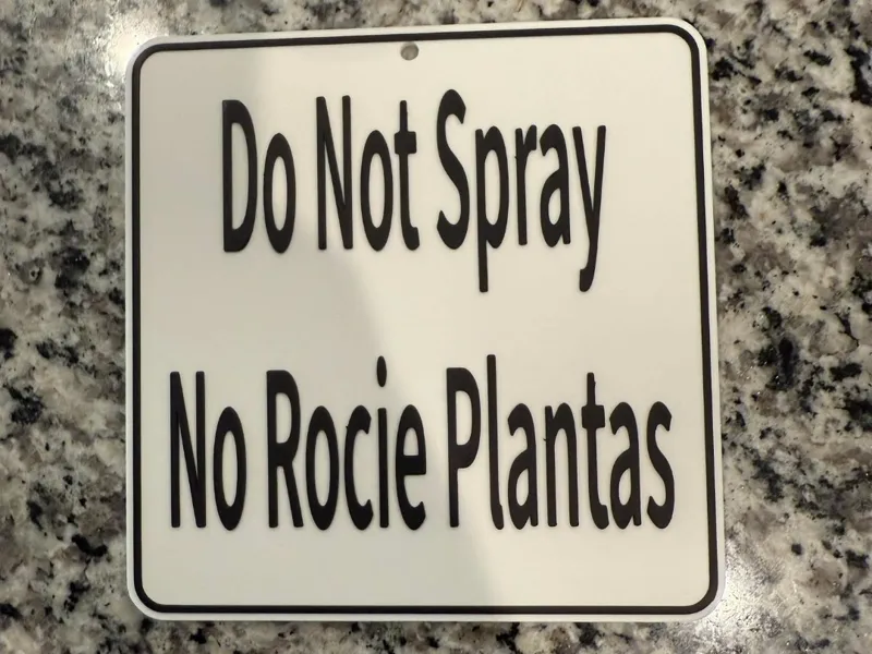No Spray Yard sign English / Spanish