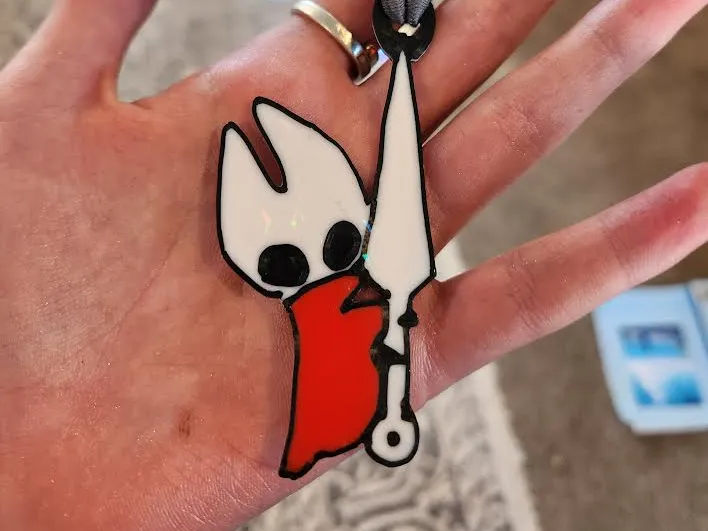 Hornet keychain silksong