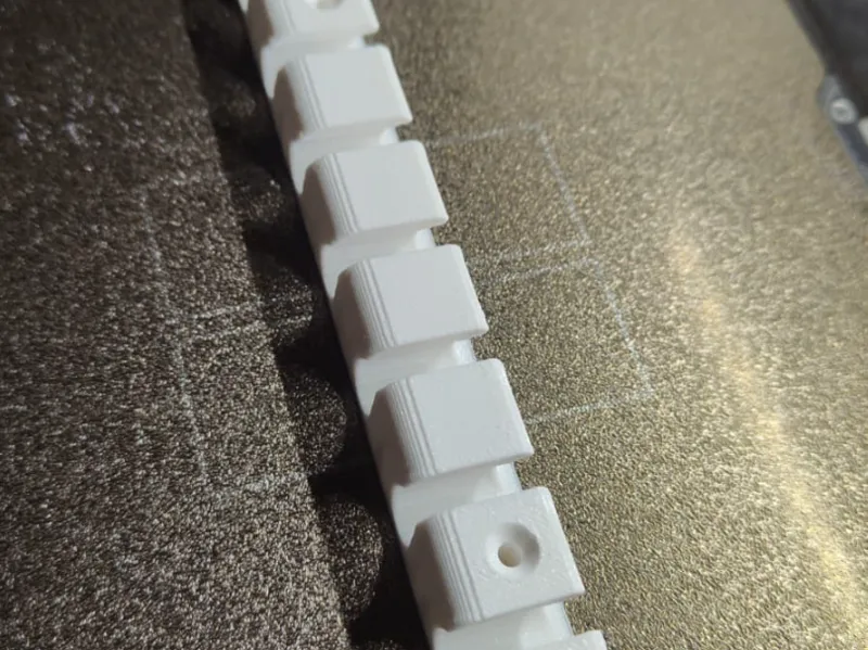 USB cable holder ferma cavo usb