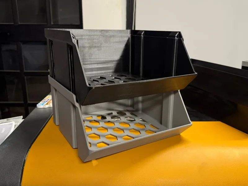 Light and sturdy Stackable box 