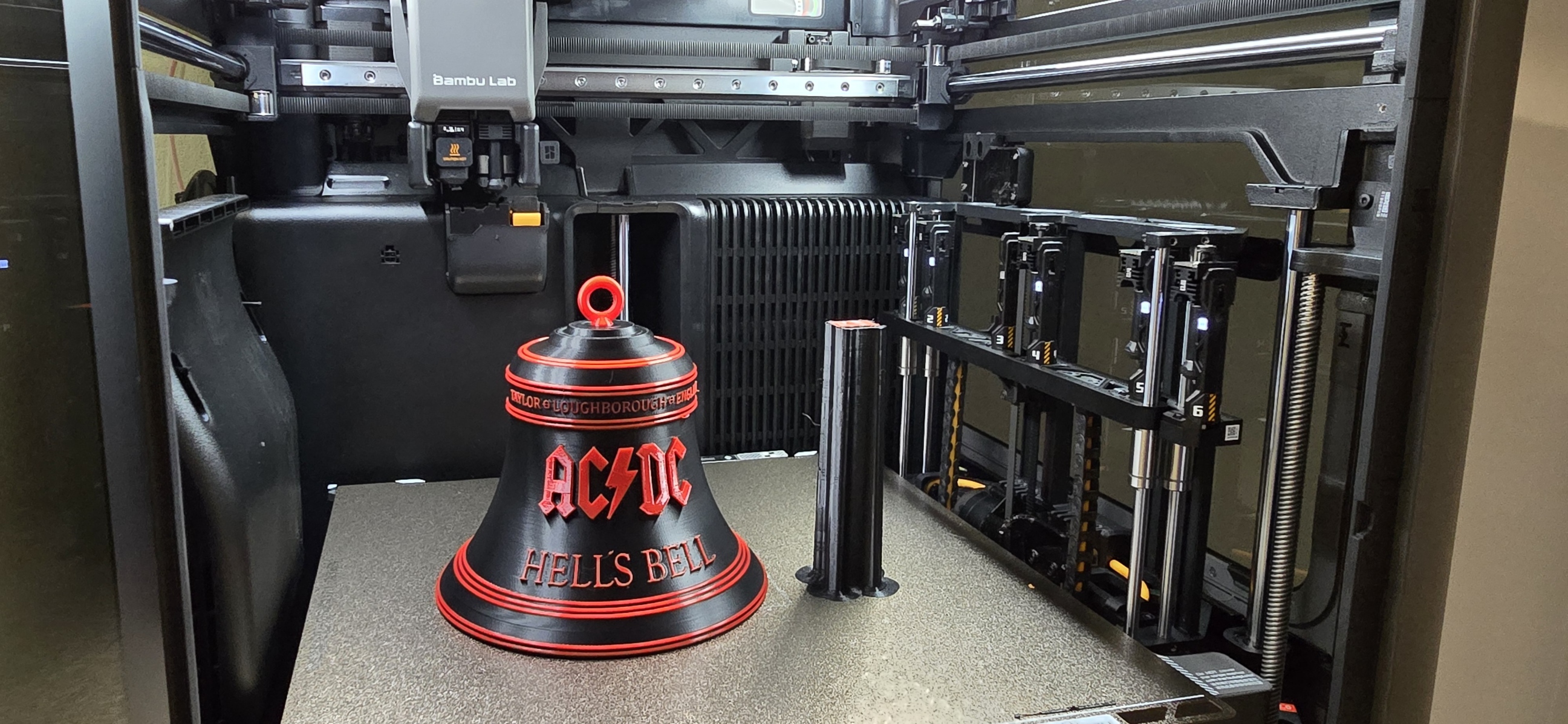 Miniatura 3 do modelo 3D AC/DC Hell's Bell With Stand