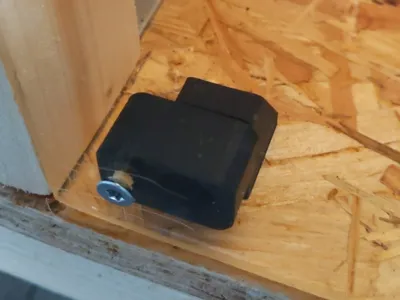 Magnetic door catch insert