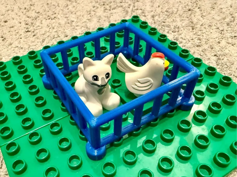 fully Duplo brick compatible animal pen (2 sizes)