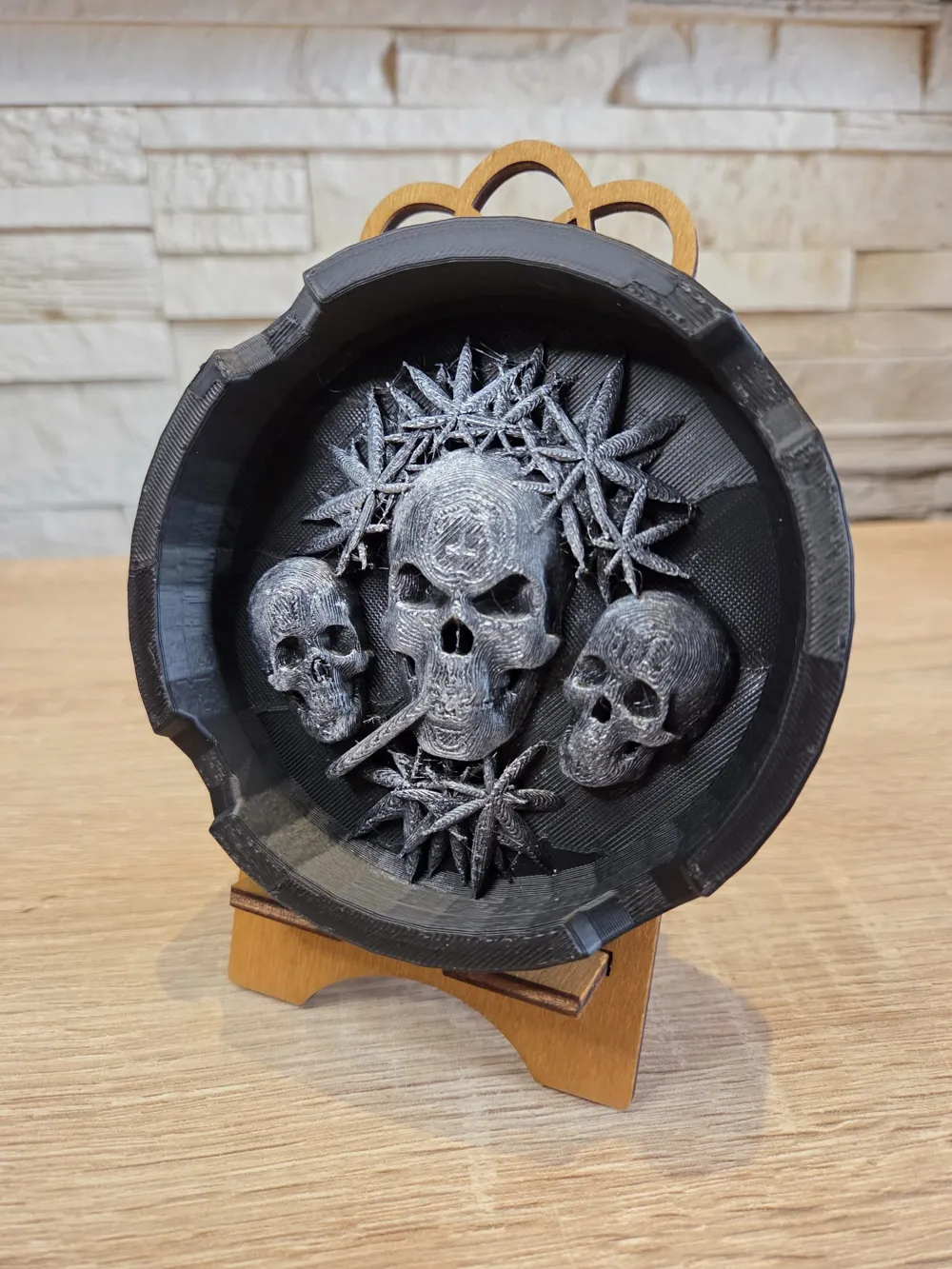 Decorative Ashtray with Skull and Grass - Free 3D Print Model - MakerWorld