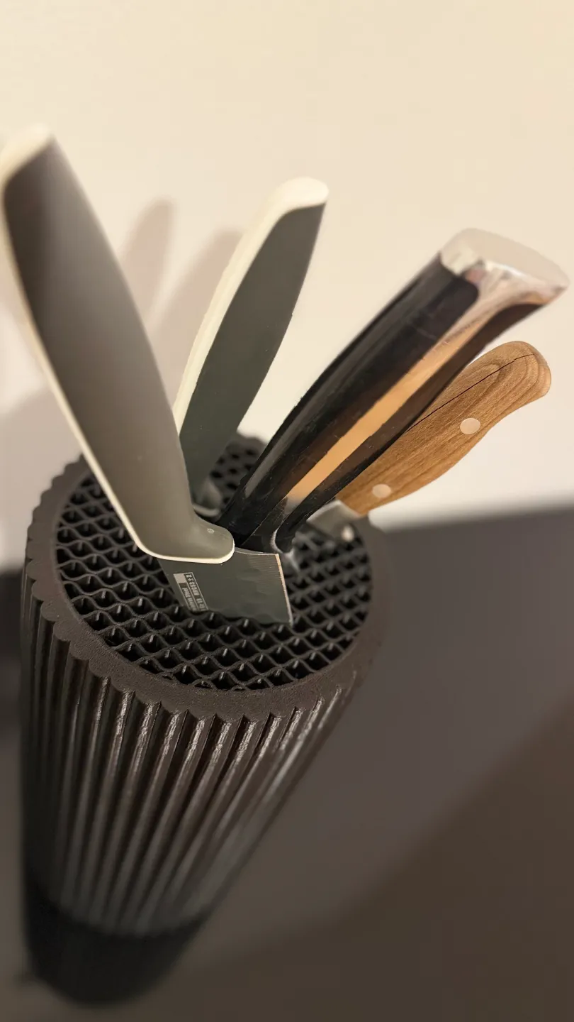 Knife block view 2