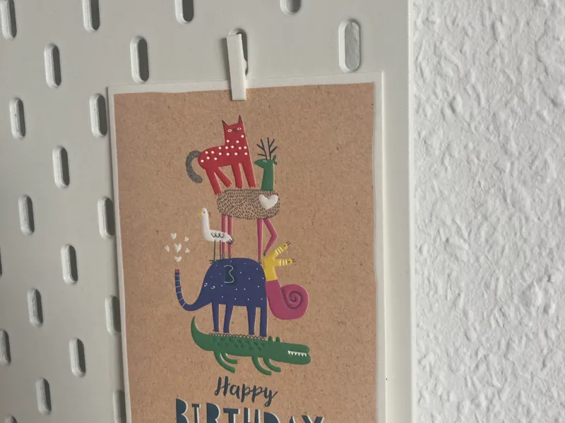 Small clip for pictures and notes for IKEA Skadis