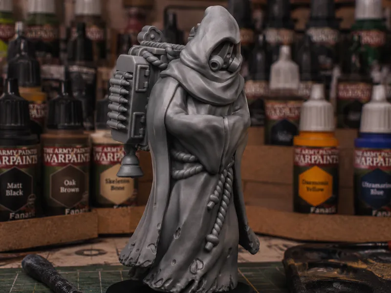 Ammo Monk Miniature D&D / 40K ( 2 face choices )