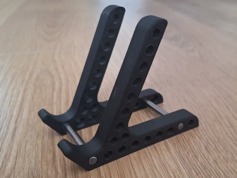 Robust universal phone stand