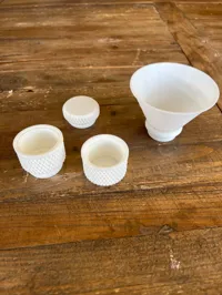 Boîte empilable moletée pour pilules ou poudre, avec entonnoir — photo 4