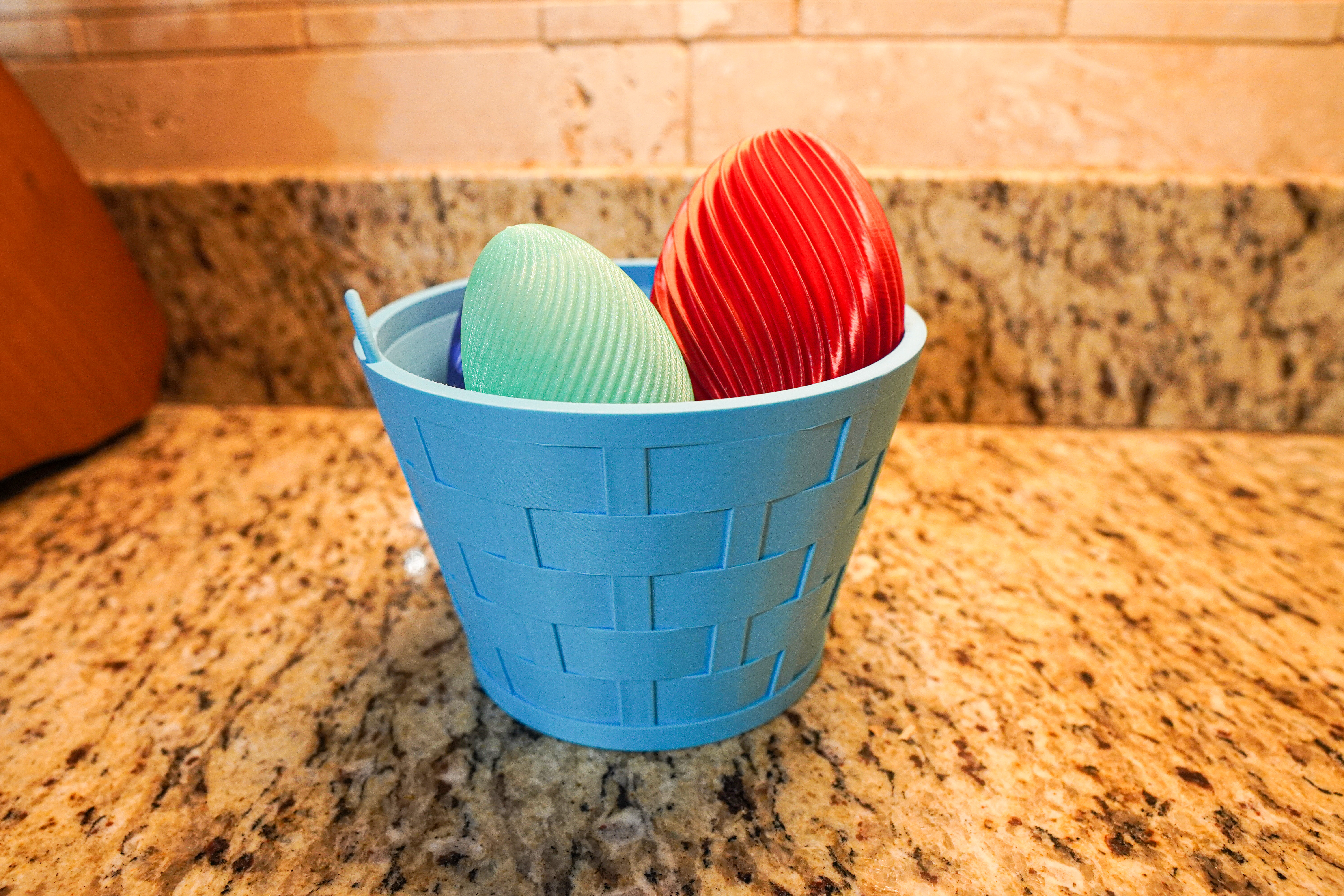 Miniatura 2 do modelo 3D Customizable Woven Easter Basket & Tray