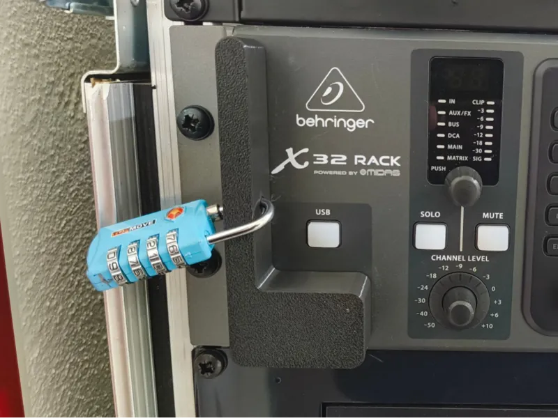 Behringer X32 Rack - USB Lock