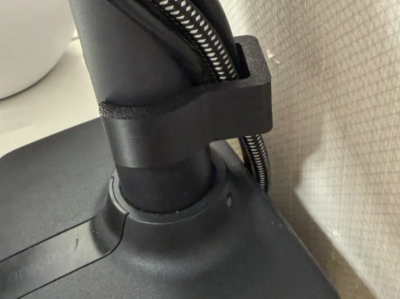 Ergotron moniter arm cable holder (for 35mm pole)