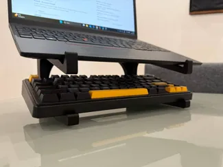 Supporto per laptop con spazio per tastiera