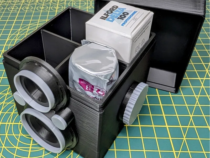 TLR inspired Medium Format Film Holder