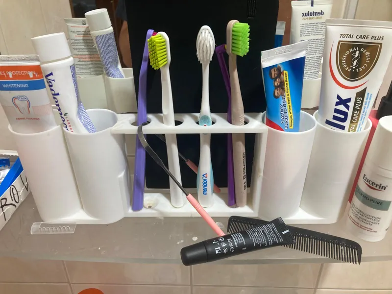 Toothbruhs stand