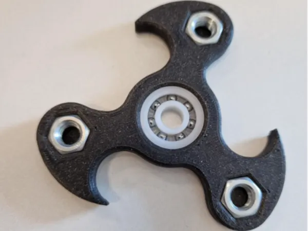 Fidget spinner à écrous