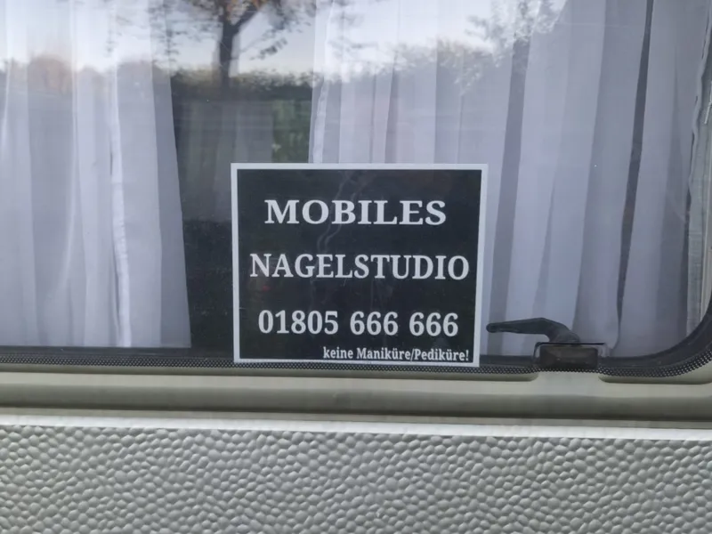 Nagelstudio Schild