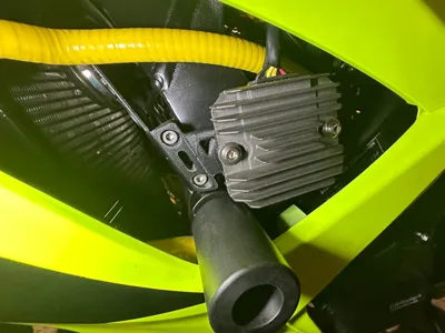 Suzuki GSXR 600 K7 regulator support