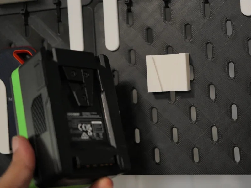 Skadis V-Mount Battery Holder