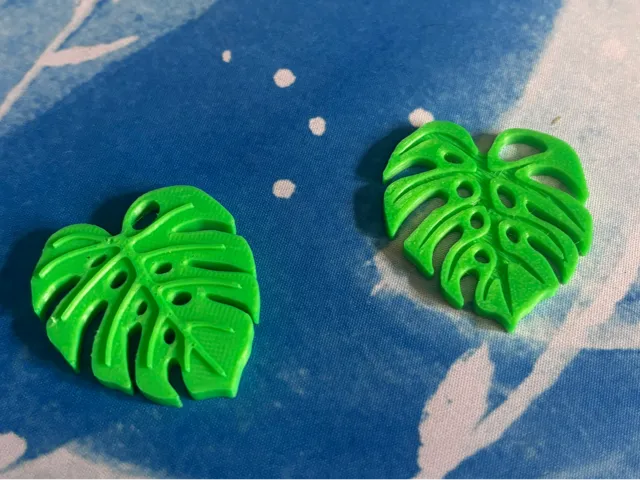 Monstera keychains/earrings