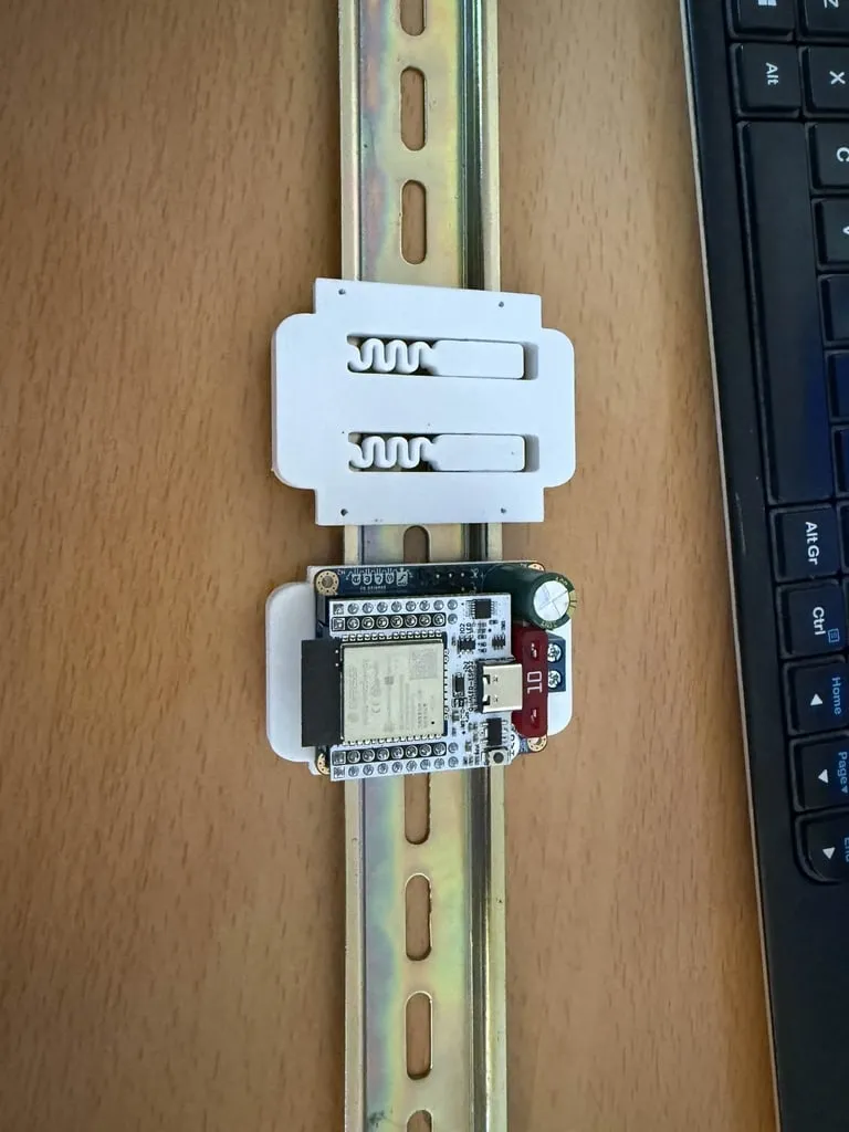 Quinled Dig-Uno Din rail.