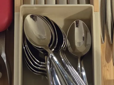 Tea spoon holder for bamboo utensil tray