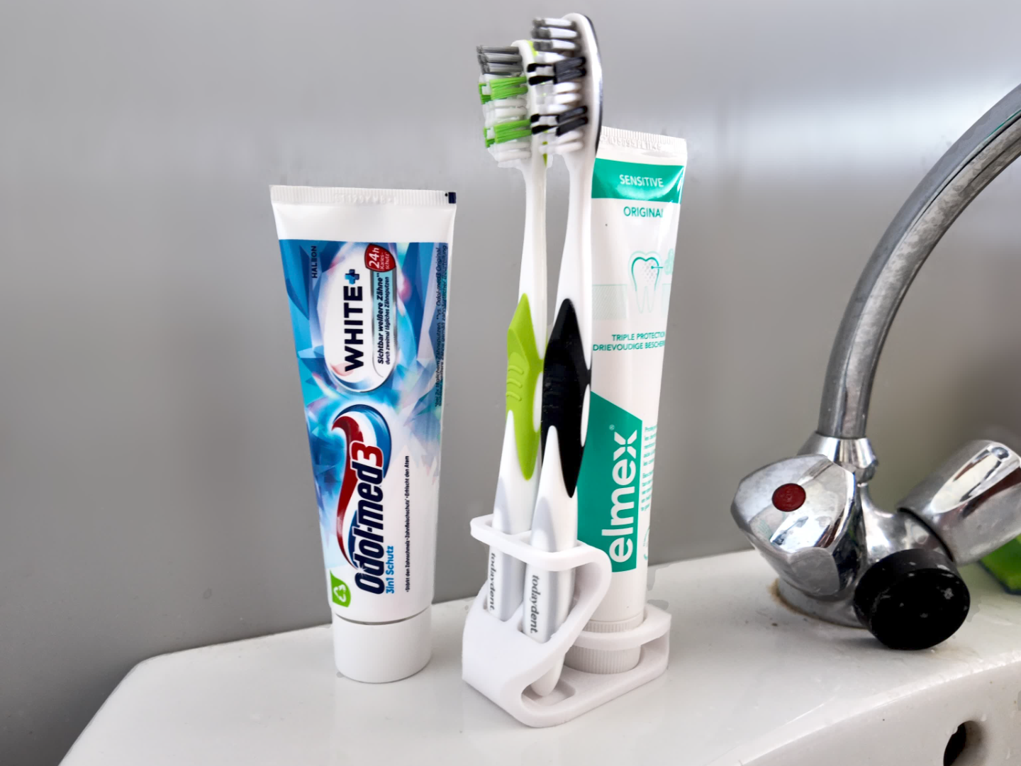 Minimal toothbrush/toothpaste stand