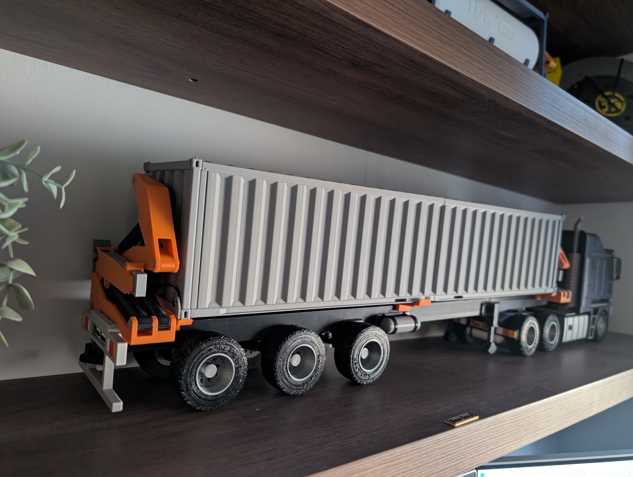 Miniatura 4 do modelo 3D stackable shipping container trailer side load v2