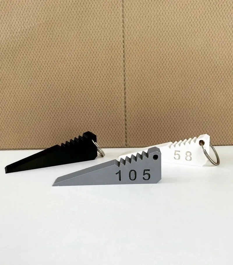 Wedge keychain | Porta chaves em forma de cunha