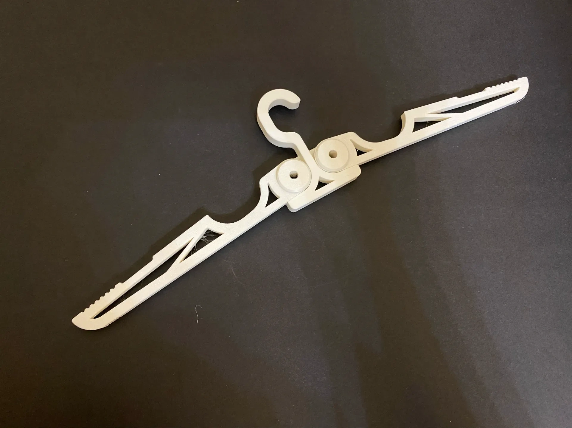 Miniatura 2 do modelo 3D 折叠衣架 24克 portable hanger 便携衣架 衣架 旅行衣架