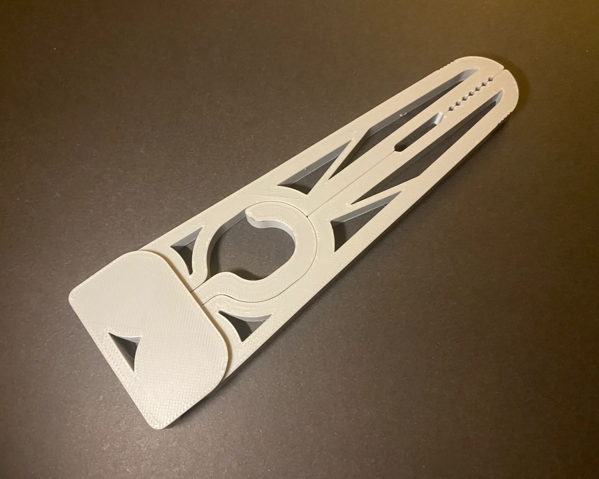 Miniatura 3 do modelo 3D 折叠衣架 24克 portable hanger 便携衣架 衣架 旅行衣架