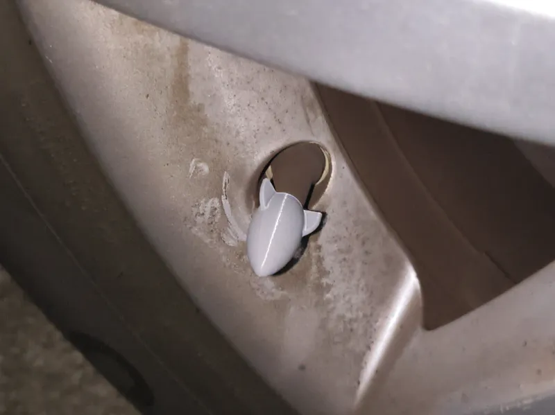 Rocket tire cap