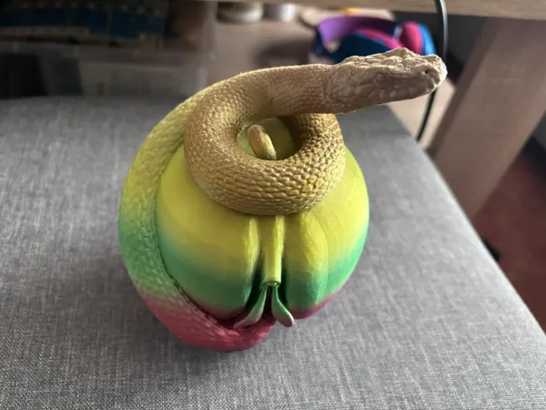 Pomme avec serpent