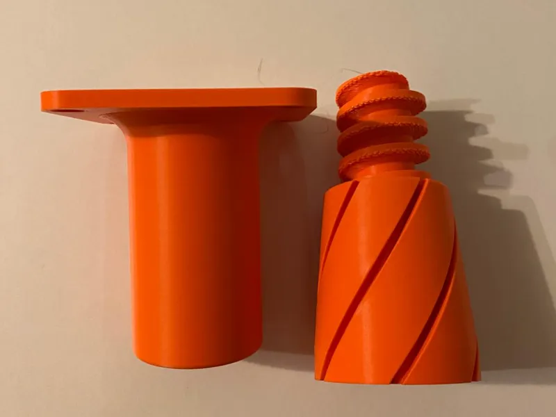 Adjustable furniture leg