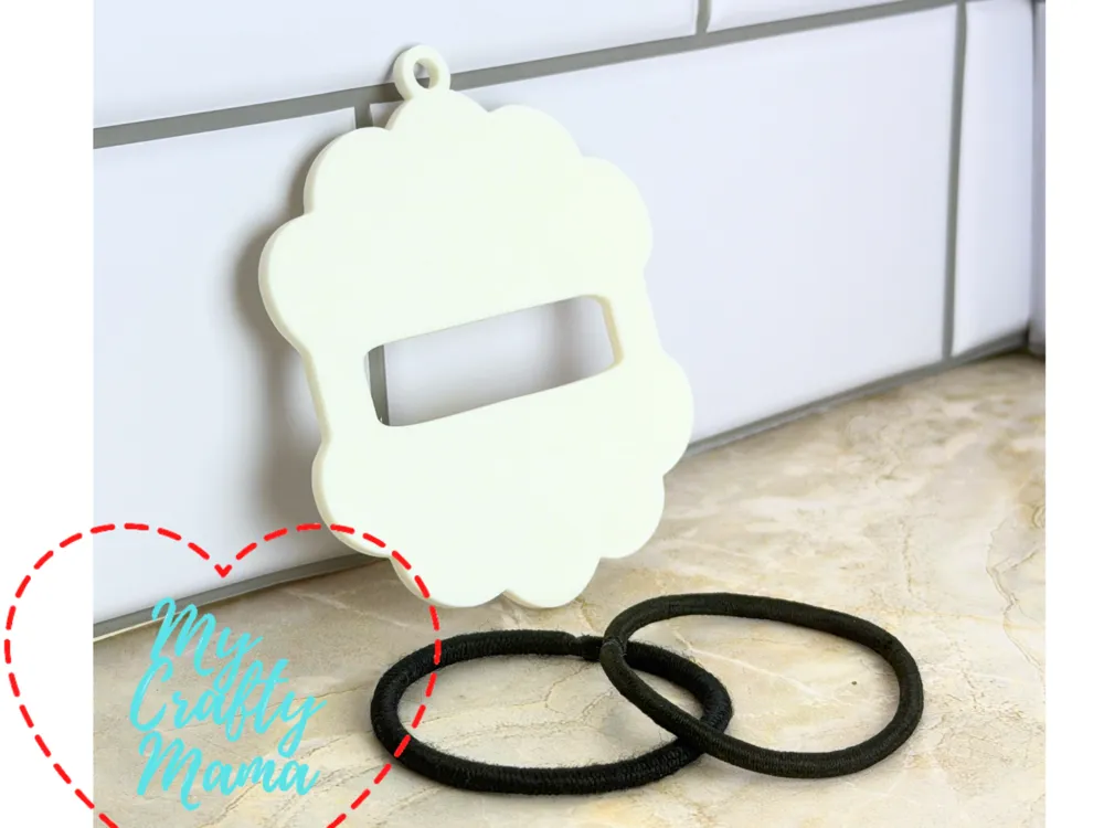 Accesorio para sujetar ligas de cabello: Blank scalloped hair tie holder keychain. Referencia del modelo original.