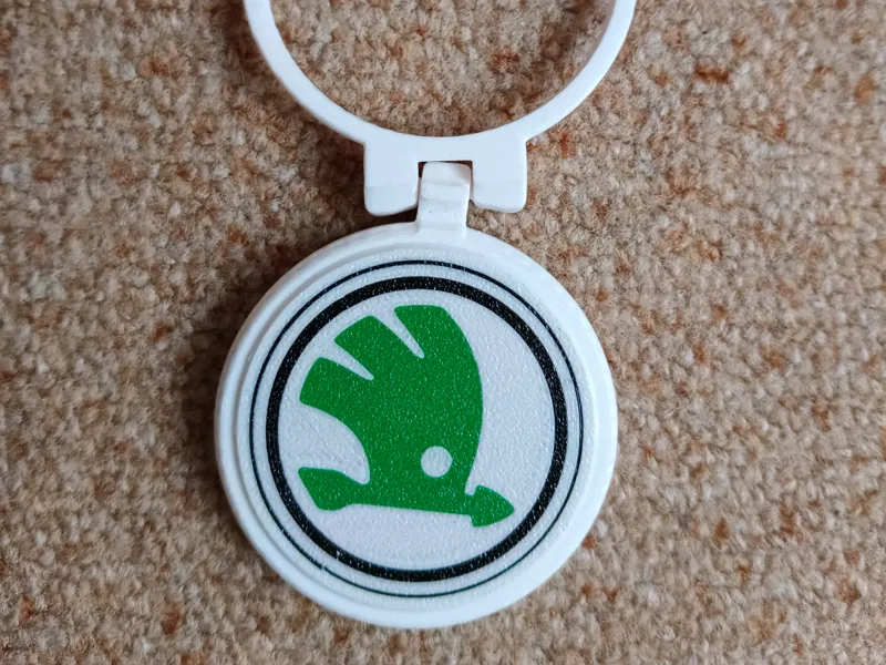 removable Skoda emblem to lid metal can