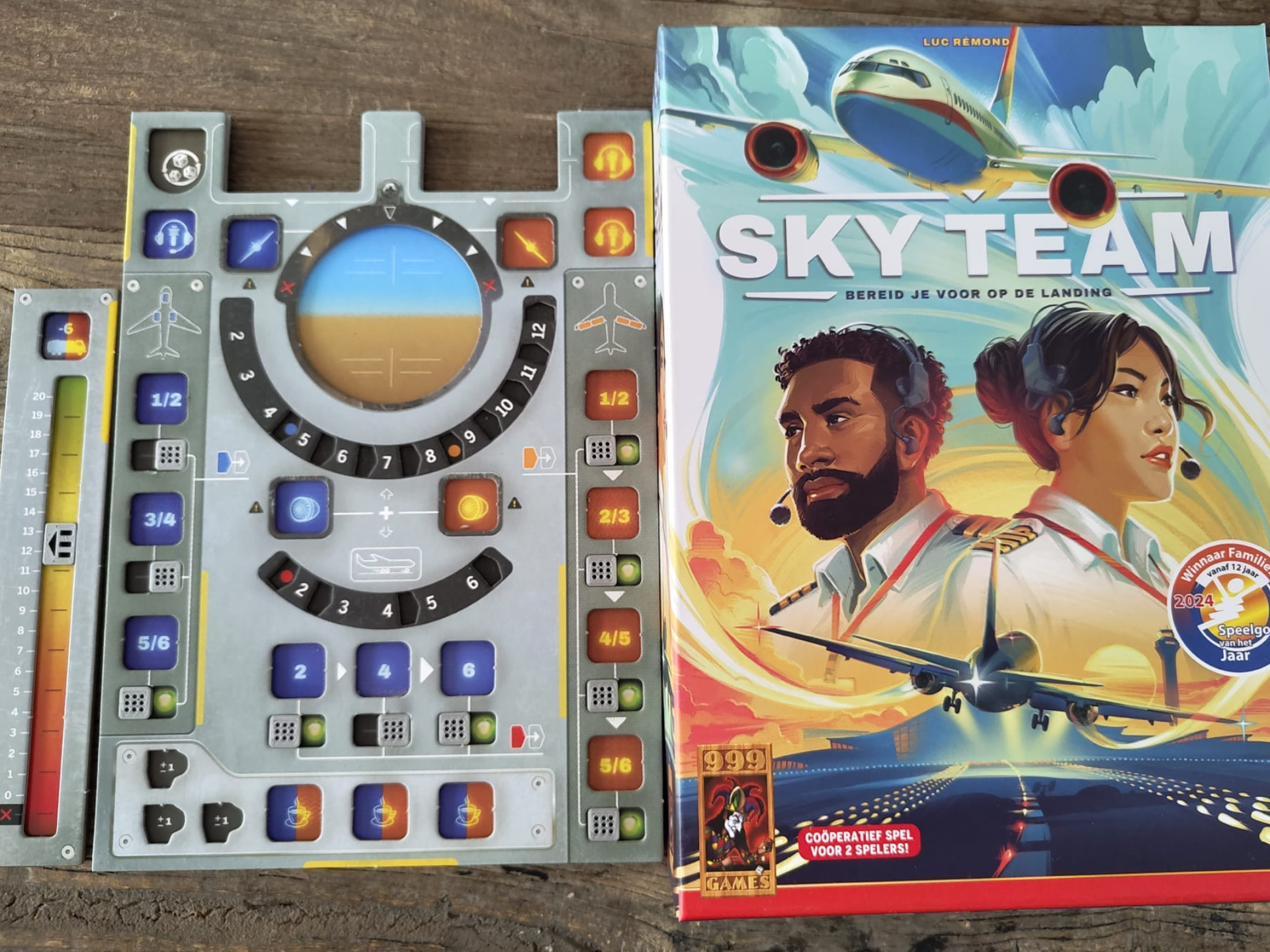 Sky Team insertfriendly switches button boardgame