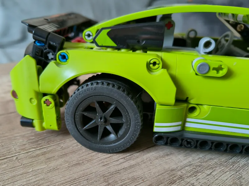 Bricks 42138 Ford Mustang Shelby GT500 wheels
